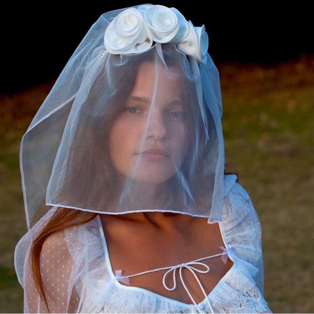 Elegant White Floral Veil